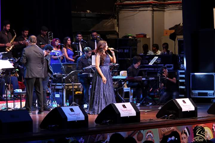 SonaSsg's tweet photo. *HD CLICKS*(SET-3)
This is how the Nightingale of India @shreyaghoshal created musical waves in #Mumbai which was hold at #ShanmukhanandaHall on #12Aug18! 😘
#ShreyaGhoshalLiveWithSymphony #SGmagic
#SGslayed
#TheQueenOfPureMusic https://t.co/J3E6hnASGe