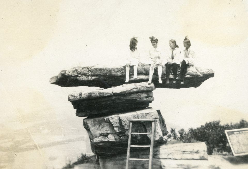 @Picnooga recently uncovered a treasure trove of images from 1914. Here are a few children piled up on Umbrella Rock!