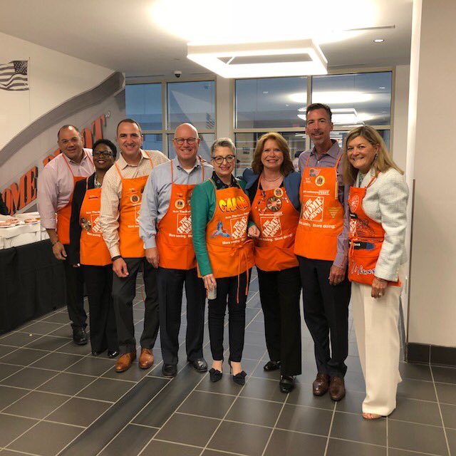 thegilesfiles's tweet photo. Great day to be Orange!!  Awesome sales results in Q2. Thanks to all our passionate associates who made this happen. You are the reason we win !! https://t.co/qRtUsdpPzs