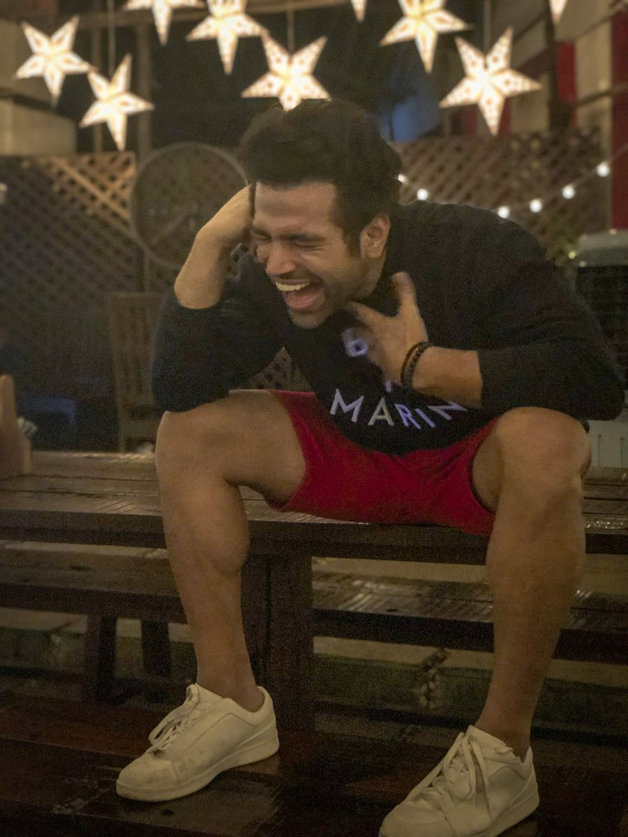 rithvik_RD's tweet photo. Laugh laugh till you burst your guts out!!! These are moment u gotta chase! https://t.co/7K5mLDg99f