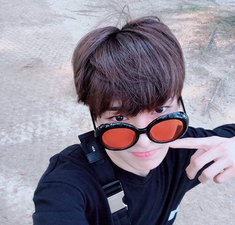 jeonginpics's tweet photo. WE ARE SO LUCKY SO MANY SELCA https://t.co/kMtCNVFwyw