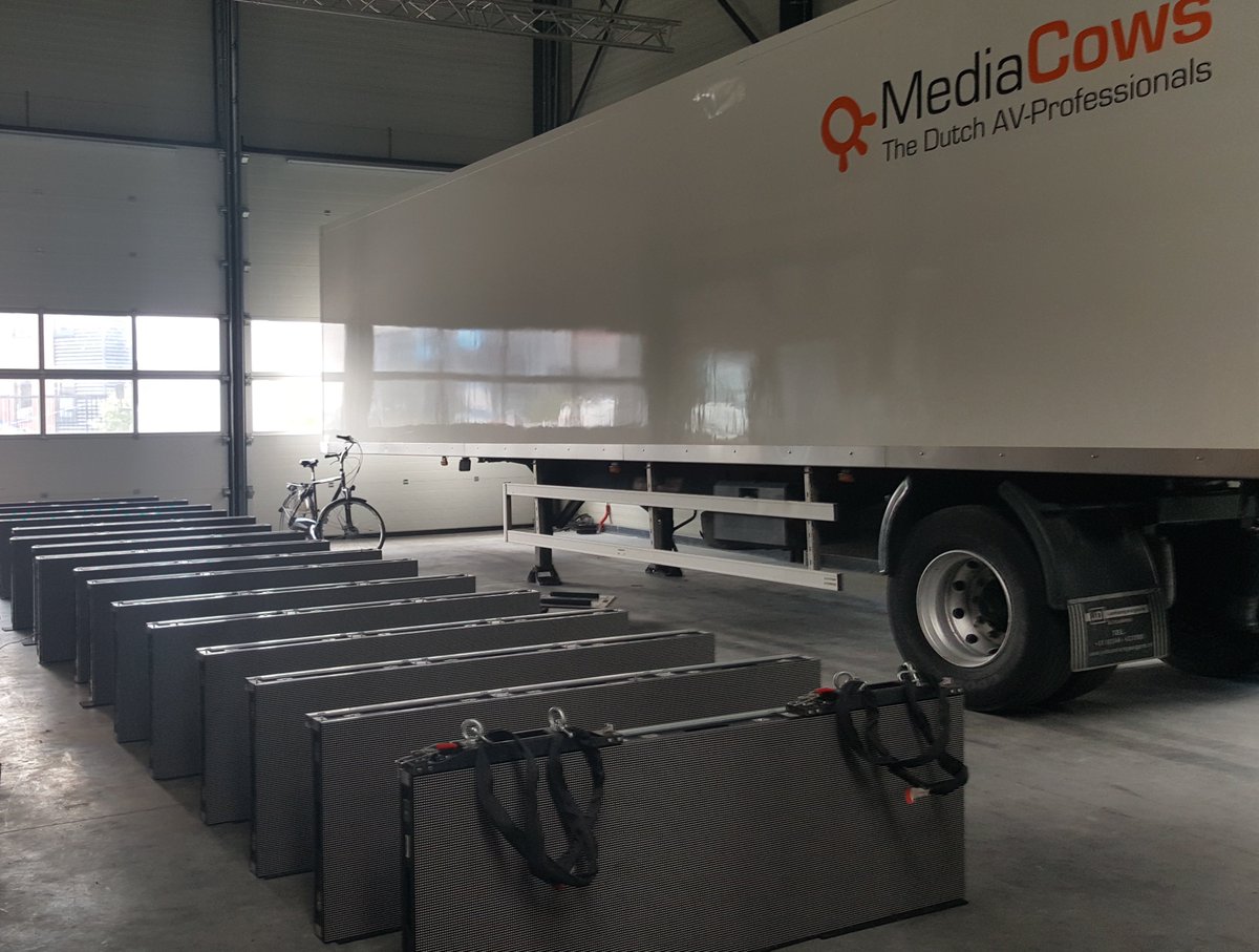 MediaCows tweet media