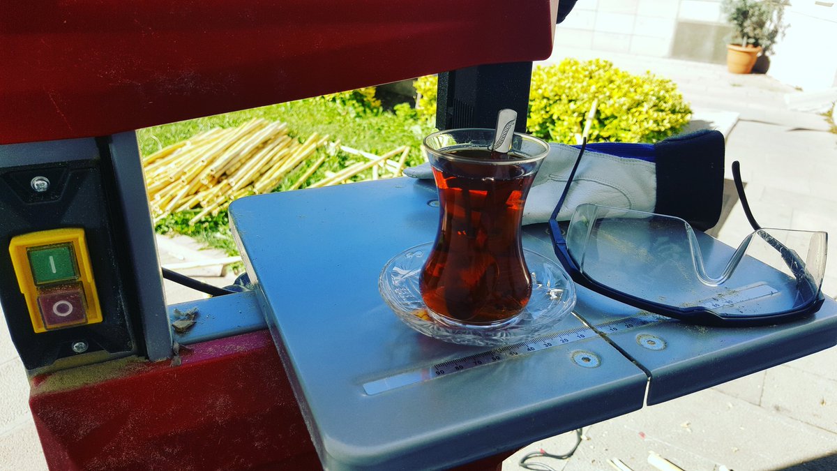 ankaraneyhane's tweet photo. Sizler için birbirinden güzel Ney'leri yapmaya devam ederken küçük bir mola verdik...
#ney #Neyhane #neyzen #ankara #sanat #huzur #cayci #cay #çay https://t.co/MzQ6SZqulC
