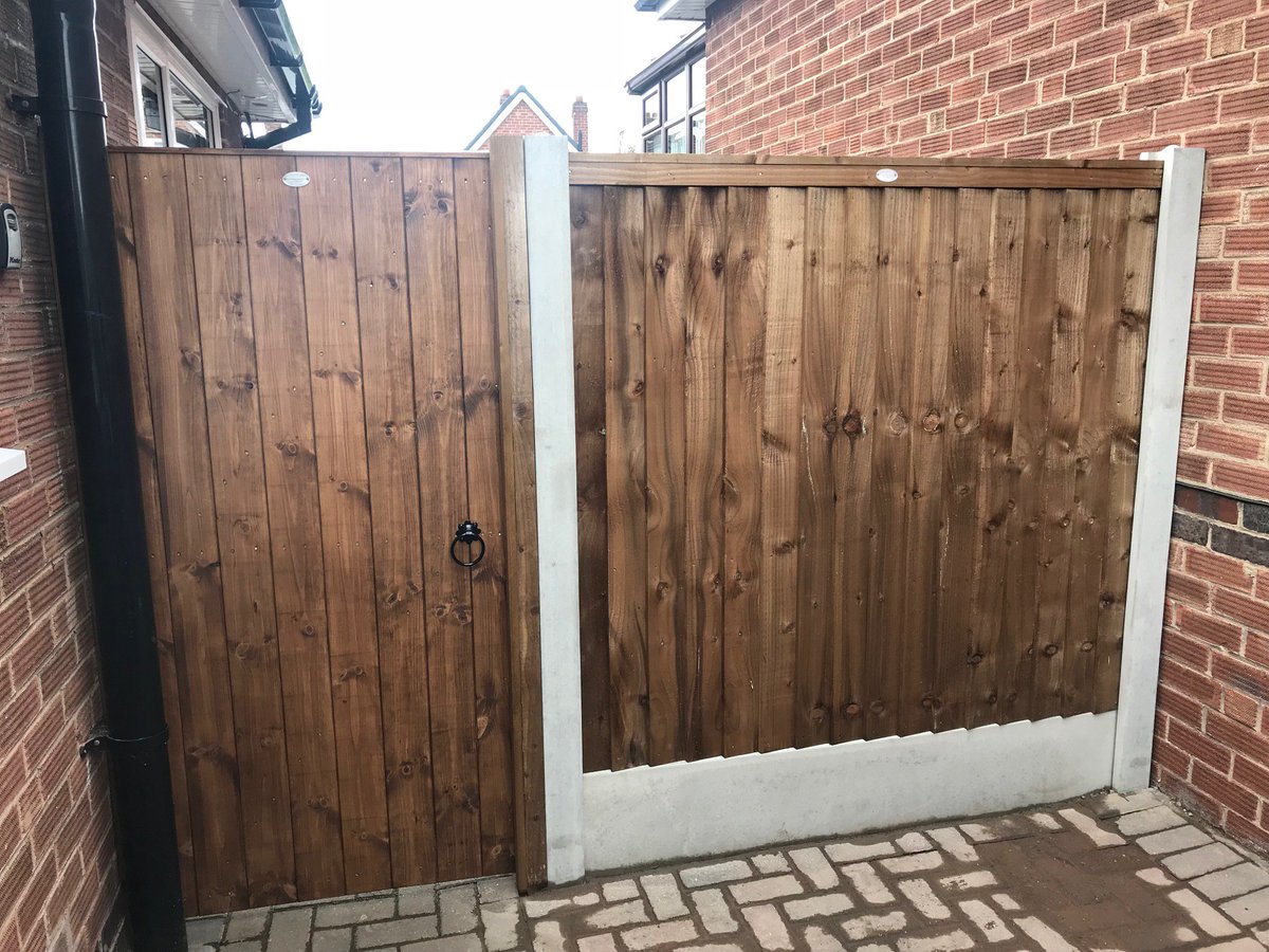 lefencing's tweet photo. A section of fencing and gate fitted across a driveway in Toton. #longeatonfencing #qualityfencing #qualitygates https://t.co/0HVnK61vOK