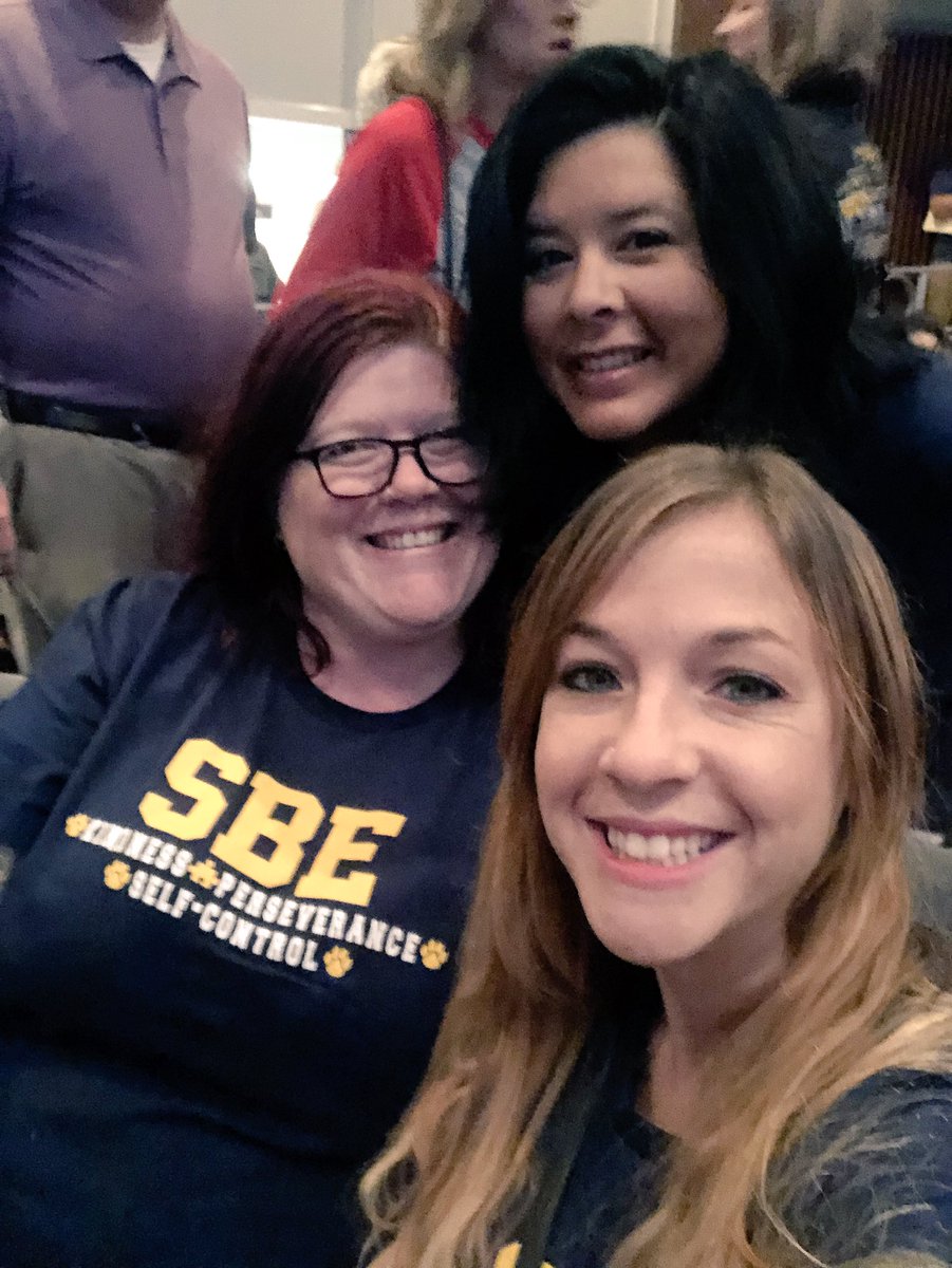 Miss_Lyons1's tweet photo. Happy convocation day from @SpringBranchEl #ISDStrong #goingbeyond https://t.co/uaDRwgvdDR