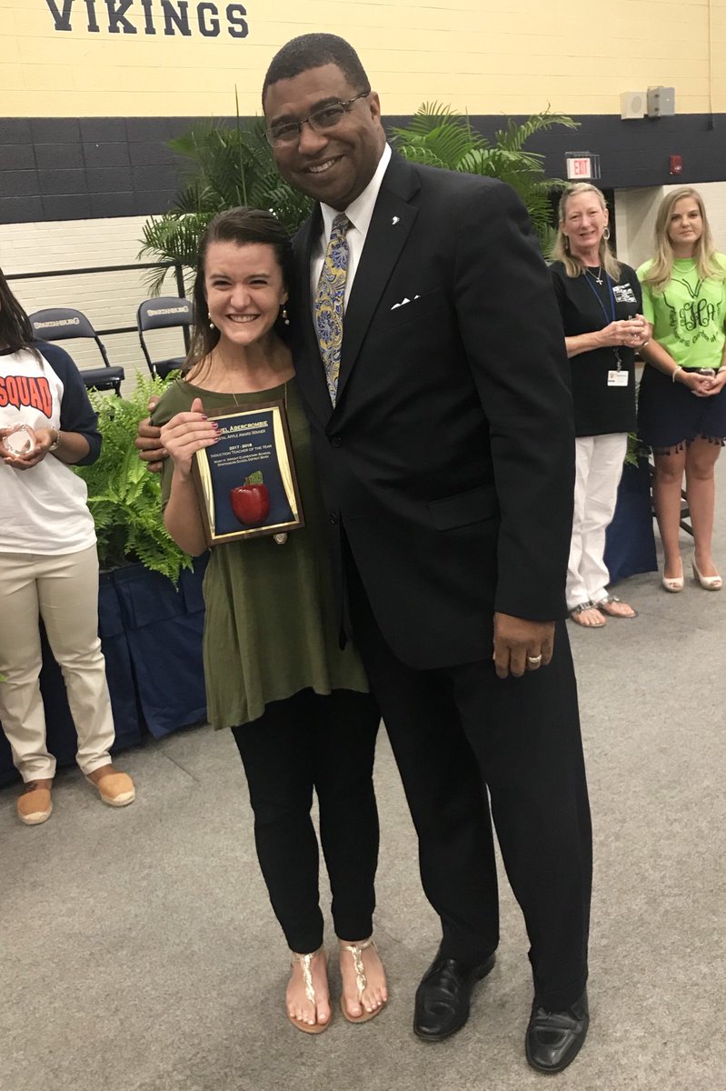SpartanburgD7's tweet photo. Congratulations to Rachel Abercrombie from Mary H. Wright Elementary who was named the Crystal Apple Award Winner of the Year. This award recognizes the most outstanding first year teacher in D7 #7Shares @RwbookerRussell @MHWbobcats https://t.co/EiM8HLVda0