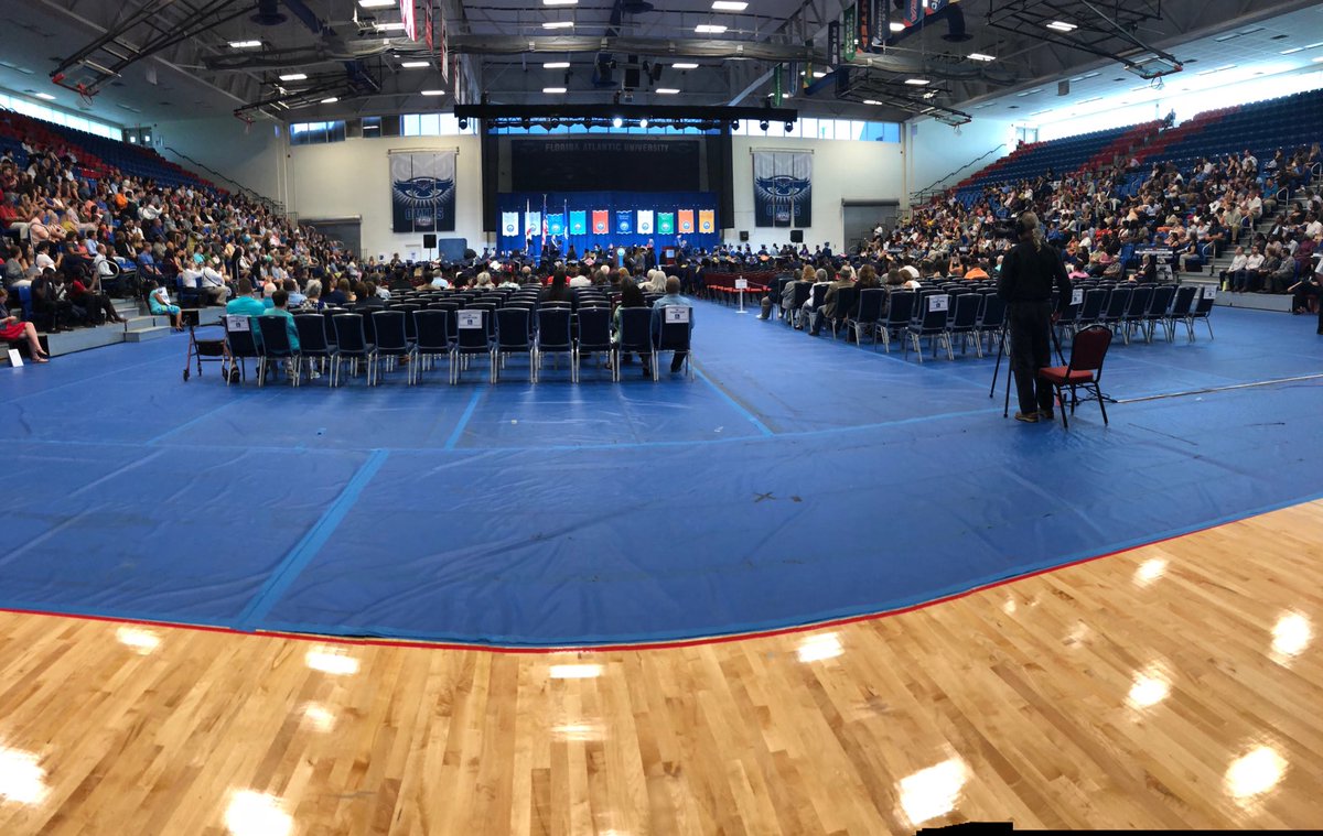 ROliver_Scout's tweet photo. 2018 FAU Summer Graduation! ⁦@FAUFirstGen⁩ ⁦@UMIFAU⁩ #firstandproud #firstgenforward https://t.co/S8IklQOgCD