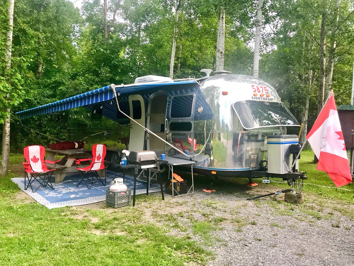 MoeChauvin's tweet photo. @GoddessofGrain Always things to do on the farm. SUPER important to have balance for family health,also for personal well being. We try to get away from the farm to regroup & renew, travel in #vintage #airstream for wkend get always in early summer, wklong vaca morning n late summer #works4us https://t.co/GQXtvRgiOU