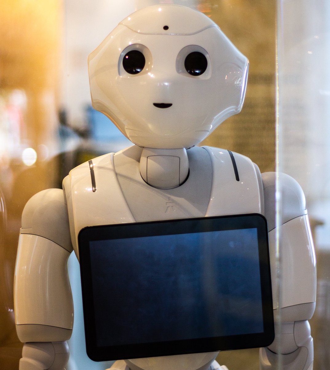 ShoppingLabAC's tweet photo. Was kann der humanoide Roboter "Pepper" aus dem Shopping Lab eigentlich alles?
Die Antwort darauf geben Sarah Güsken und Pepper höchstpersönlich vom  Institut für Unternehmesnkybernetik e.V. im Interview mit "Radio am Alex"

https://t.co/ZCQbURSwjE https://t.co/UERYC92WAs