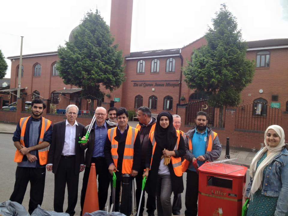 javed2275's tweet photo. Cleaning up our streets is our duty..#cleanerbrum #birmingamproud some great memories. Thank u all who make it possible. Like minded people. https://t.co/9nZ3wFmVwC