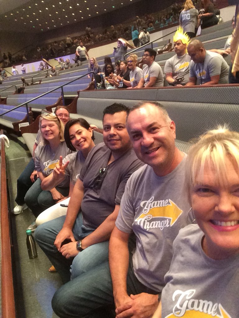 HeidiHampton526's tweet photo. Convocation with my awesome @RISDAcademy stars! #RISDConnects #RISDConvocation2018 #commitment2excellence #gamechanger https://t.co/k2Dxdv29qE