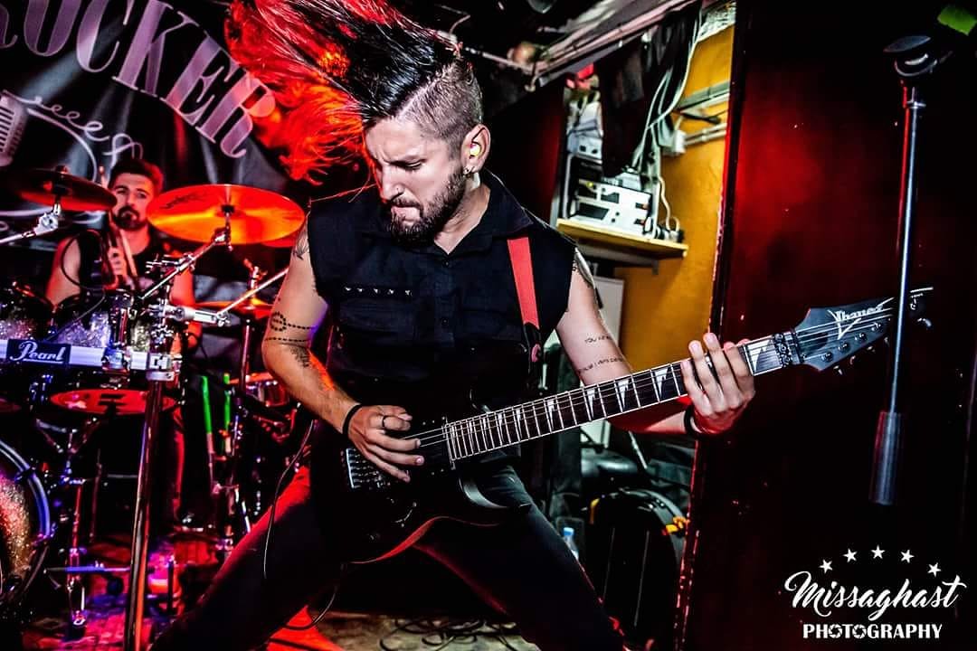 CarlosCBIE's tweet photo. 🤘CON GANAS DE MÁS🤘
📸 Missaghastphotography
---
#rocksound #scienceofnoise #borninexile #kaimars #guitar #ibanez #peavey #metalband #progmetal https://t.co/Fa69R83jHe