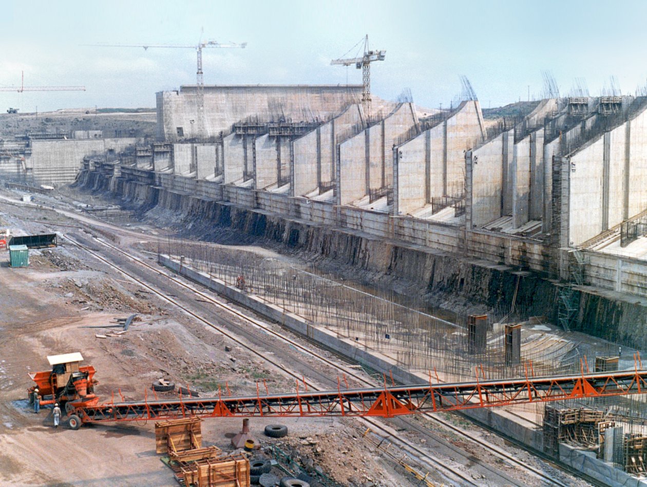 Yacyretá Argentina on Twitter: "Foto histórica de la construcción de la  mayor Central Hidroeléctrica de Argentina, #Yacyretá.… "
