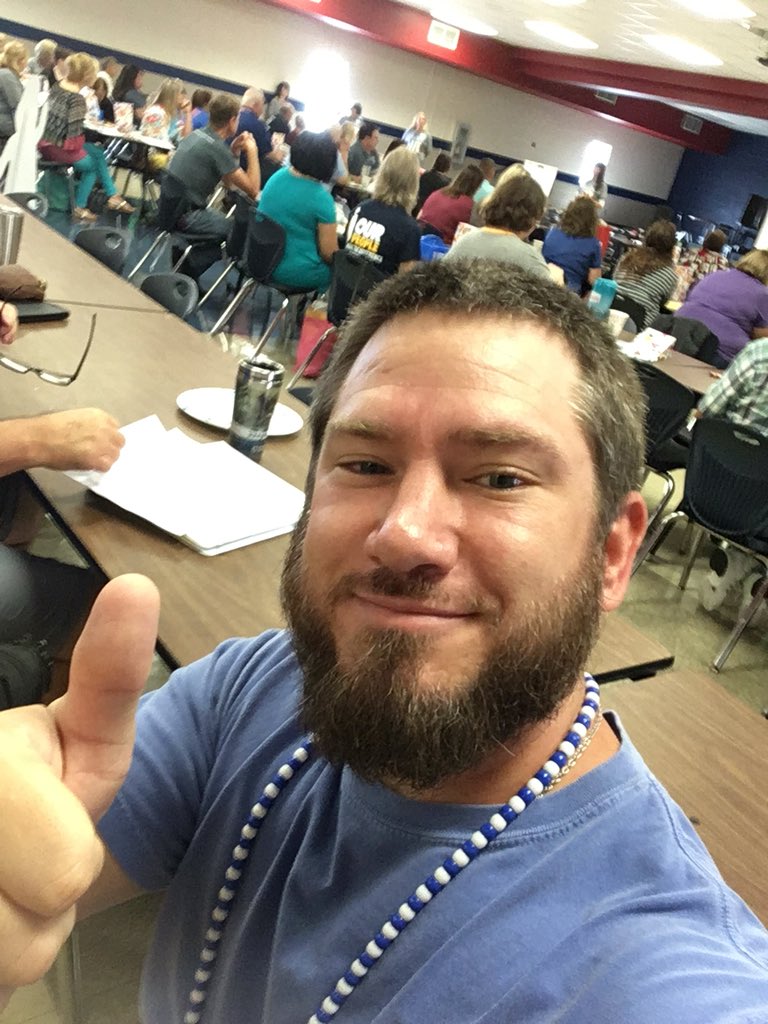 Michael28173227's tweet photo. Back to school #rebellife https://t.co/0NyiXaHLPq