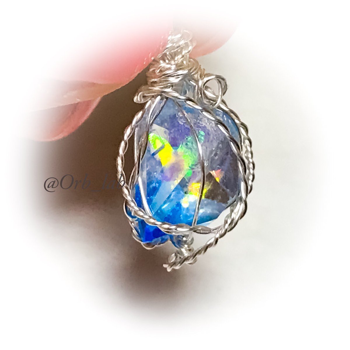Orb_lab's tweet photo. ゆらゆらゆれる、ピアス。

だいぶ前にハーキマーダイヤモンドから取った型で石部分を作って、ワイヤーラッピングしてみました。
初ワイヤーラッピングがダメダメすぎて…ｗ

 #Orb_lab https://t.co/VtPvo34lQa