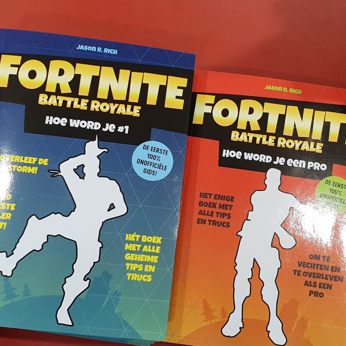 Ze gaan als warme broodjes...  ow.ly/8RgH30loQV3
#fortnite @JasonRich7 @FortniteGame @Kosmosuitgevers