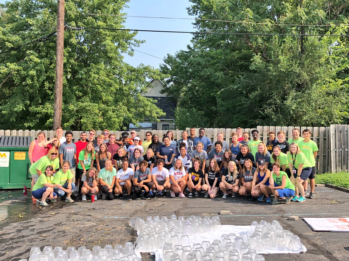 drgeoffsherman's tweet photo. Check it out! Three of the @IUPUISHHS sections doing their community service project with @indymonumental helping them get ready for the fall! #MySHHS #TeamSHHS https://t.co/dmjsGcmpF6