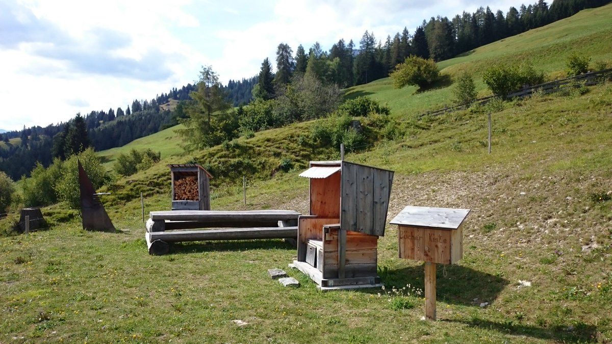 DerGeldexperte's tweet photo. Auf der gestrigen Biketour entstanden. Schöner Grillplatz und wunderbare Aussicht. #Schweiz #Graubünden #Stierva #AlpStierva #MTB https://t.co/BaFdkLDPiR