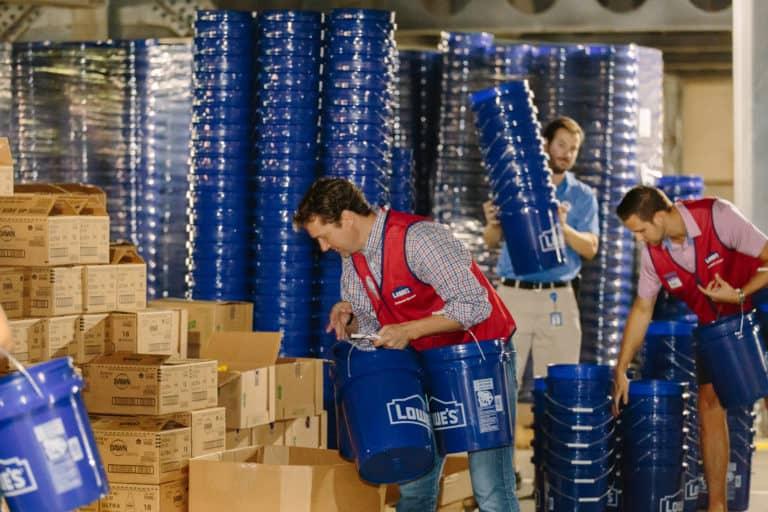 LowesCareers's tweet photo. With wildfires roaring throughout California, over a thousand Lowe’s volunteers packed natural #disasterrelief kits to provide immediate aid to families in need. Read more about how we helped: https://t.co/mS6qQMKYqC https://t.co/eUM6W1aL7d