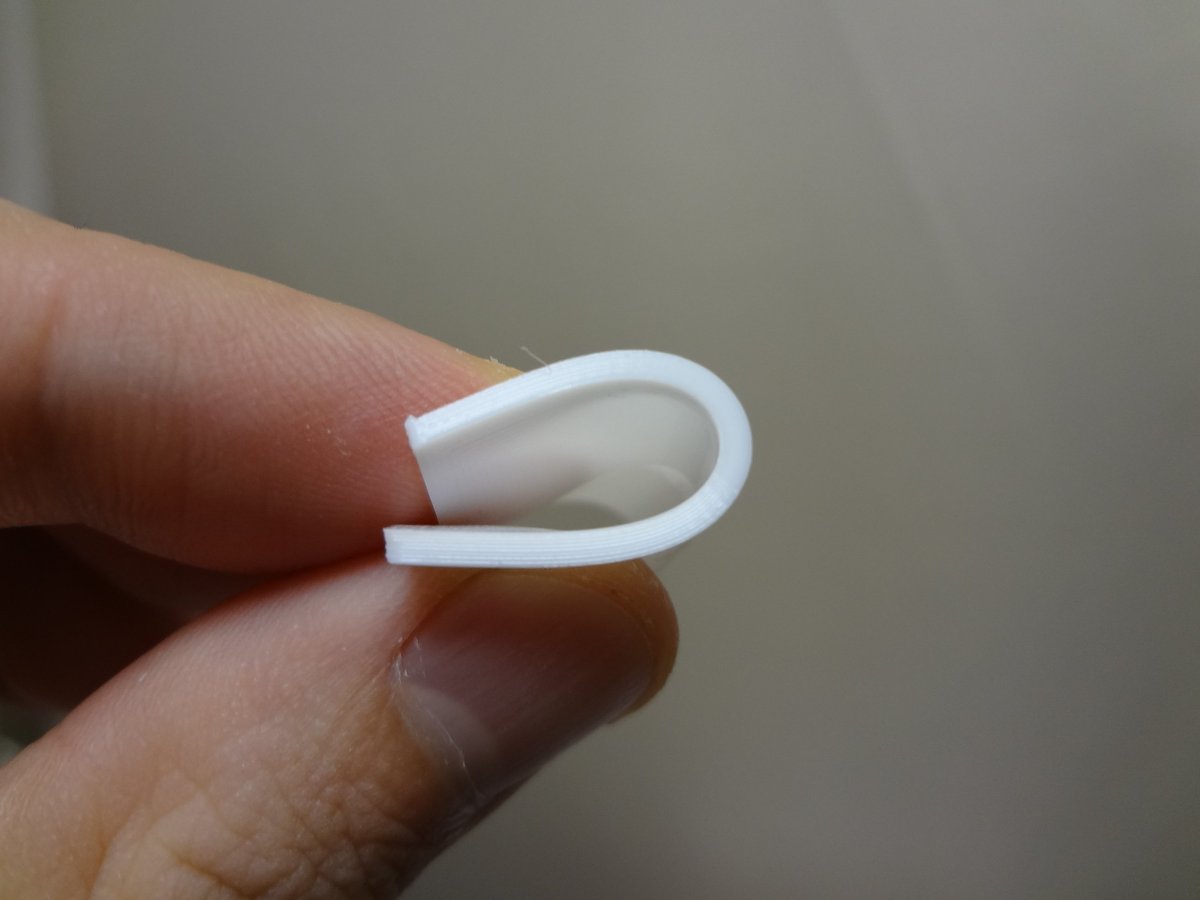 tapiocatech's tweet image. 給餌機に衝撃を加えると餌が少しだけ出る。
なので猫は給餌機にタックルする。
その際アタッチメントが外れないよう工夫してみた。

PolyFlexでゴムシート形状を作成。触感はシリコンに近い。
ハサミで半分に切り、アタッチメントの差し込み部分に挟んで使用する。

#Fusion360 #PolyFlex #3Dプリンタ