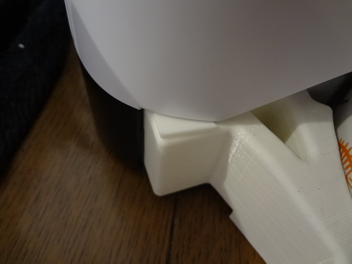 tapiocatech's tweet image. 給餌機に衝撃を加えると餌が少しだけ出る。
なので猫は給餌機にタックルする。
その際アタッチメントが外れないよう工夫してみた。

PolyFlexでゴムシート形状を作成。触感はシリコンに近い。
ハサミで半分に切り、アタッチメントの差し込み部分に挟んで使用する。

#Fusion360 #PolyFlex #3Dプリンタ