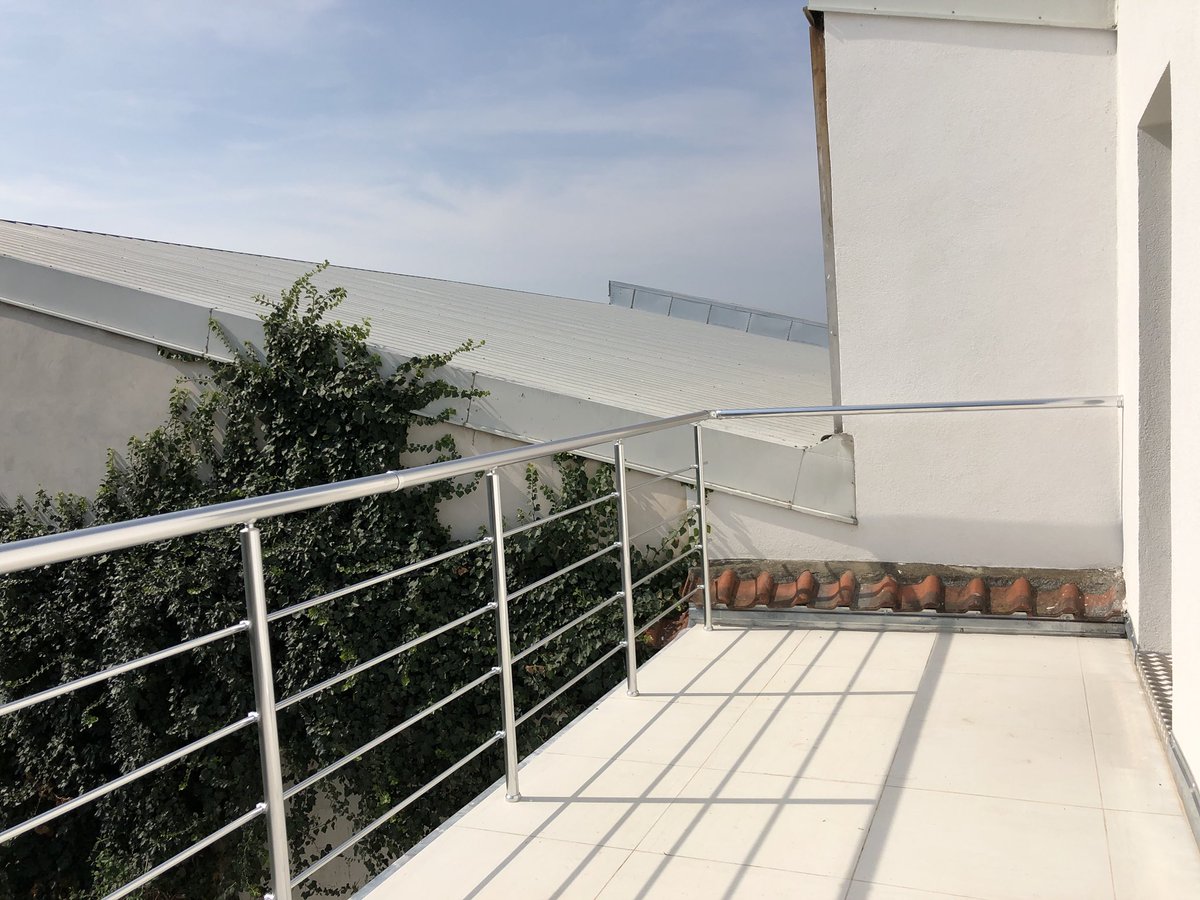 mannlicher_immo's tweet photo. #mietwohnung #gumpoldskirchen #zentrum #mödling #erstbezug 

EG: Wohnküche; Schlafzimmer o. Wohnzimmer mit Terrasse; Badezimmer mit Dusche; WC; Abstellraum; Vorzimmer.

OG: 3 Schlafzimmer, 1 davon mit Balkon; WC; Vorzimmer.

Gesamtmiete € 1.160,69; Kaution 3.500; 4-5 Jahre. https://t.co/nT3o7j6zNl