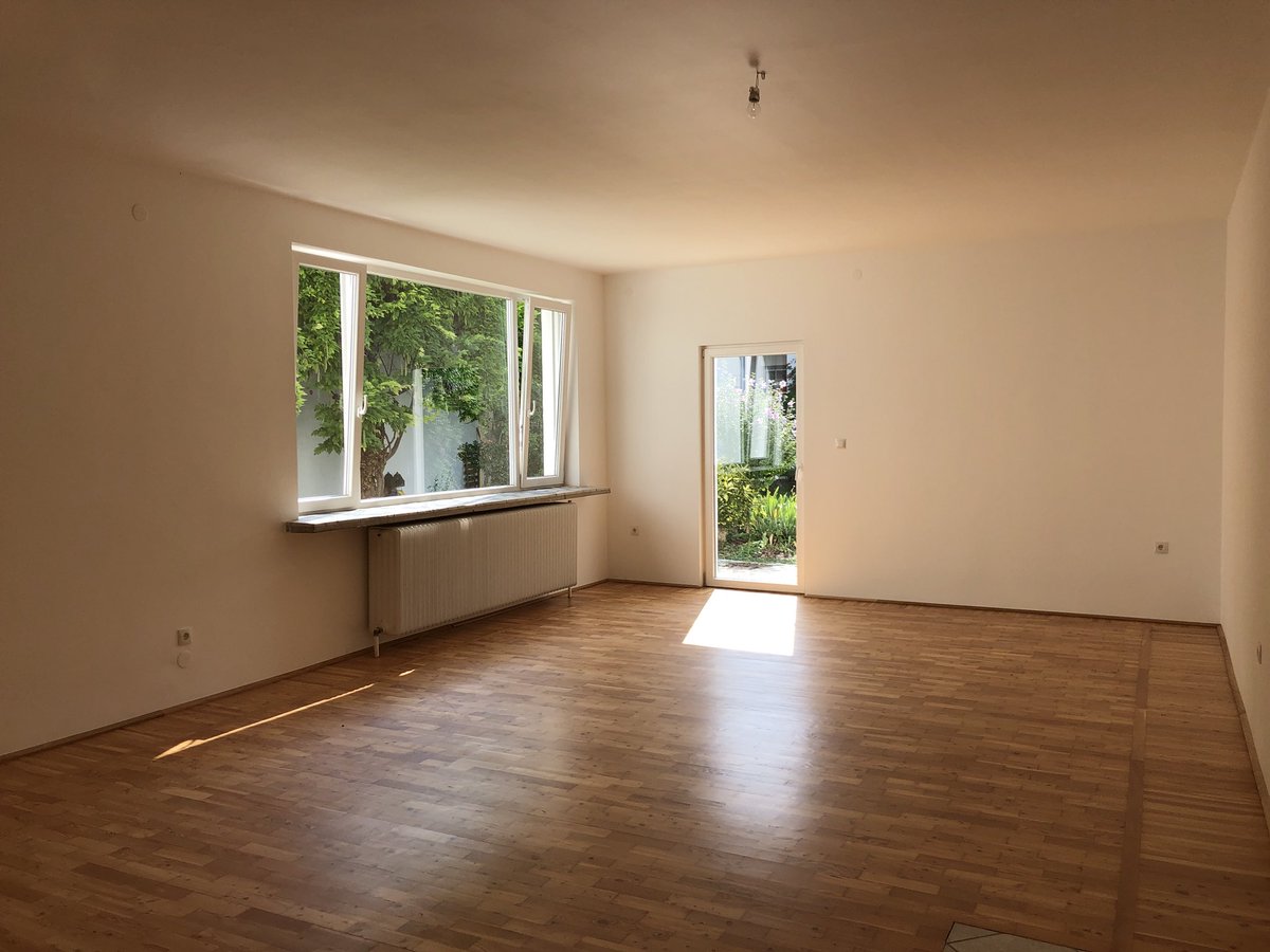 mannlicher_immo's tweet photo. #mietwohnung #gumpoldskirchen #zentrum #mödling #erstbezug 

EG: Wohnküche; Schlafzimmer o. Wohnzimmer mit Terrasse; Badezimmer mit Dusche; WC; Abstellraum; Vorzimmer.

OG: 3 Schlafzimmer, 1 davon mit Balkon; WC; Vorzimmer.

Gesamtmiete € 1.160,69; Kaution 3.500; 4-5 Jahre. https://t.co/nT3o7j6zNl