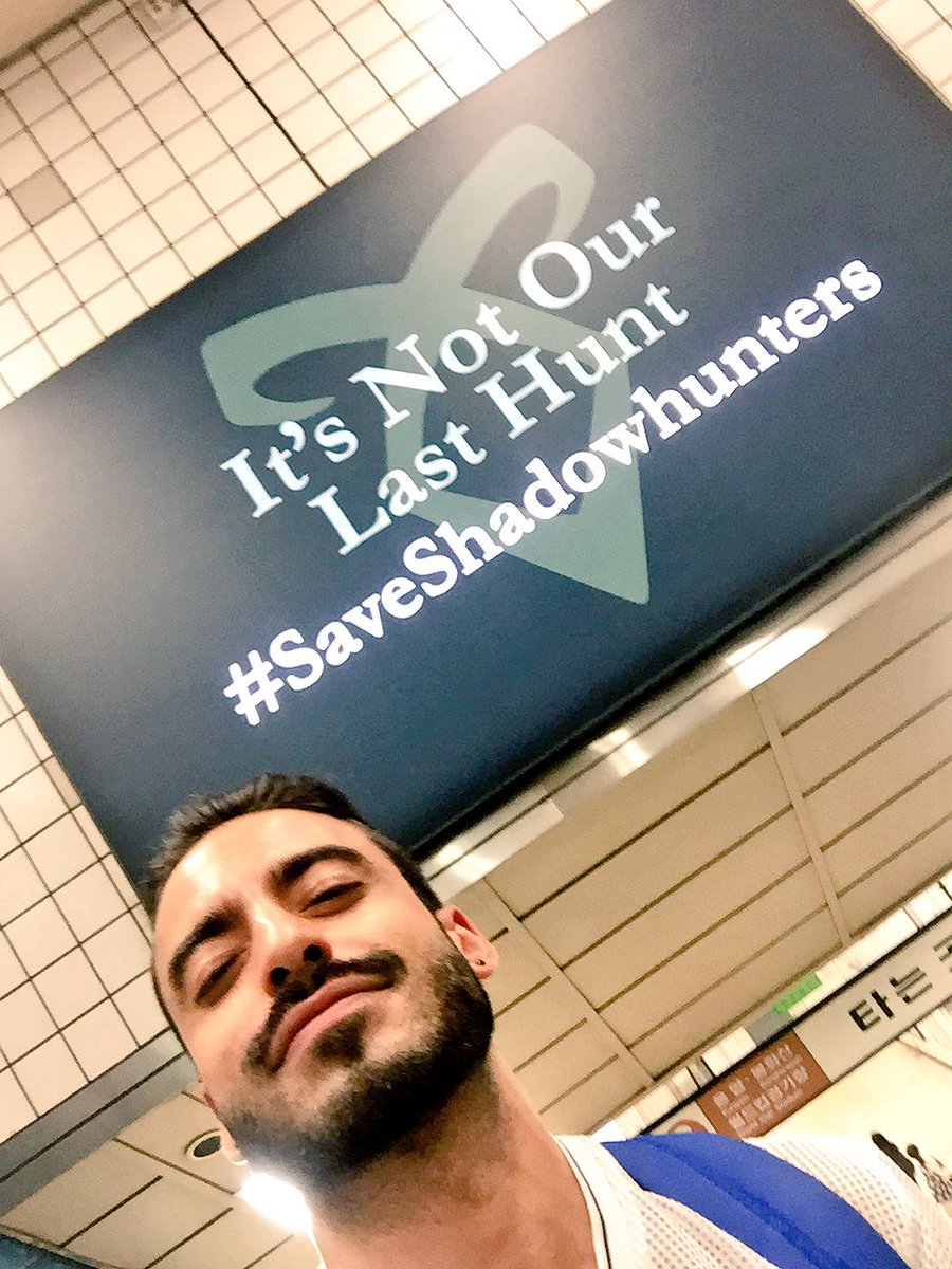 JadeHassoune's tweet photo. I FOUND IT!!!!!!!!!!!!!! BY ACCIDENT!!!!!!!!! #SAVESHADOWHUNTERS #NOTOURLASTHUNT AAAAHHHHHHHHHH!!!!!!!!! #Shadowhunters https://t.co/4wHFmv0HEQ