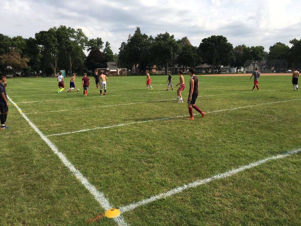 SSPAthletics's tweet photo. Day Two in SSP - already hard at work! #packerpride #enjoytheweather https://t.co/MMKU0fG0EX