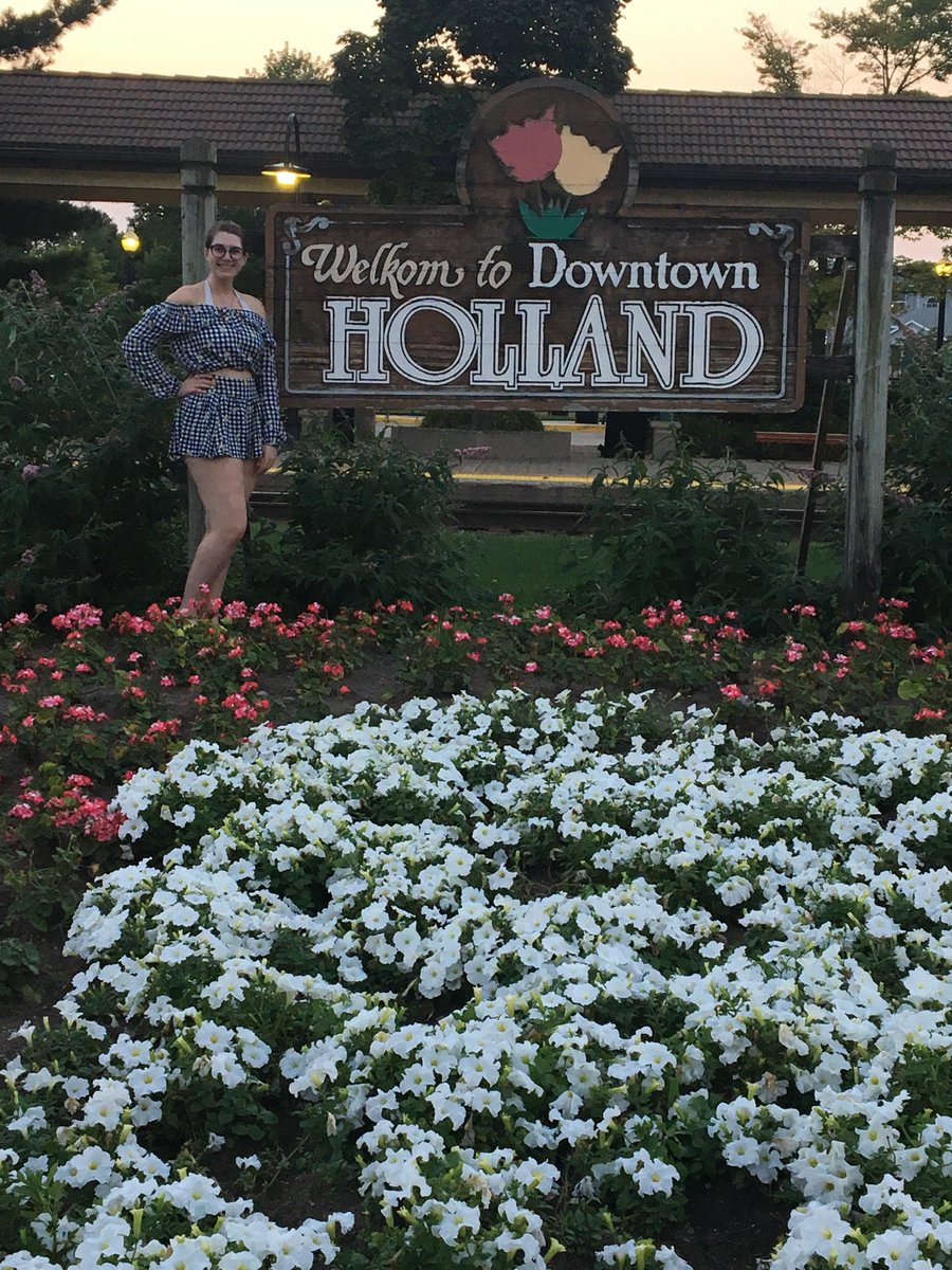 WConservatory's tweet photo. #WebCoSummer - Kendall Swendsen (Costume Construction ‘21) has been in Holland, MI this summer working at @hsrtheatre as a stitcher in their costume shop! She loved the beautiful Michigan weather but is excited to get back to St. Louis. https://t.co/51NCptT7XG
