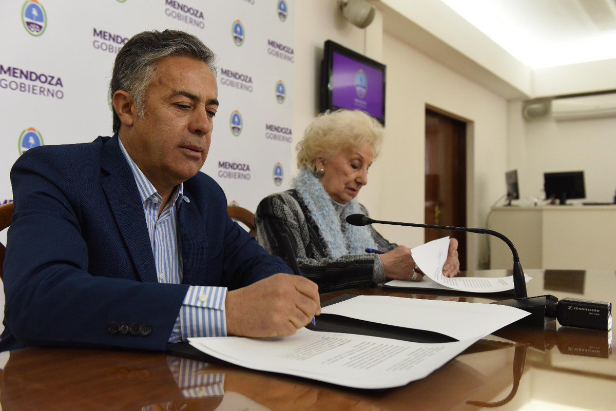 alfredocornejo's tweet photo. Junto a Estela de Carlotto firmamos un convenio para interceder en la justicia y poder congelar los expedientes de adopciones que se dieron entre el 76 y el 83. Cuentan con todo nuestro apoyo y compromiso de gestión, siempre en busca de verdad y justicia @abuelasdifusion https://t.co/HyiHvDWslX
