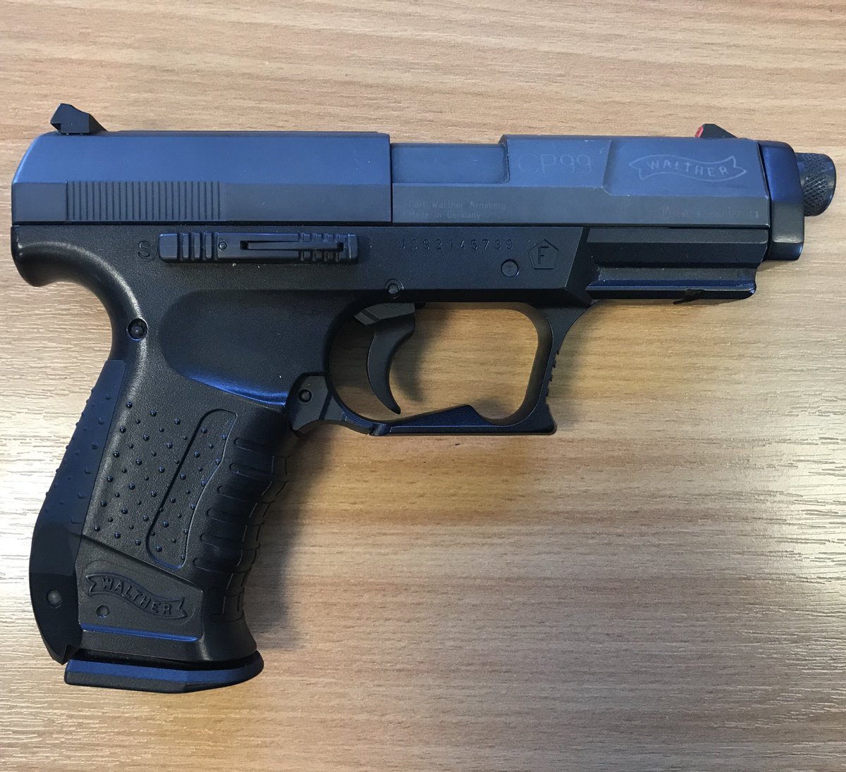 AllianceArv's tweet image. Responded to reports of a male with a handgun.Searches of the city centre completed.Suspect was arrested a short time later at an address in Exeter. BB gun recovered but again,could you tell if it was real or not? No other persons involved #saferesolution #bbgunscankill #police