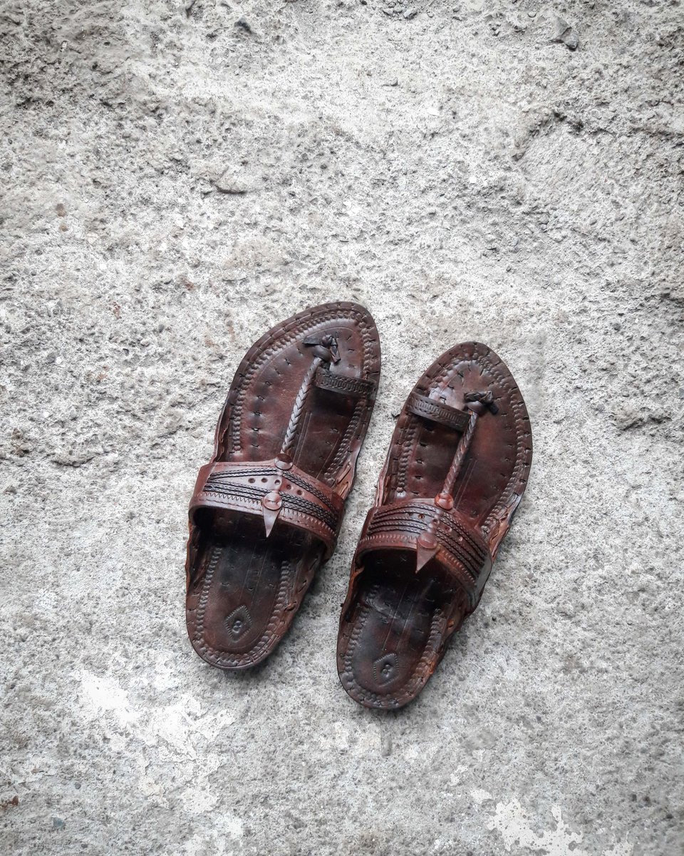 pure kolhapuri chappal