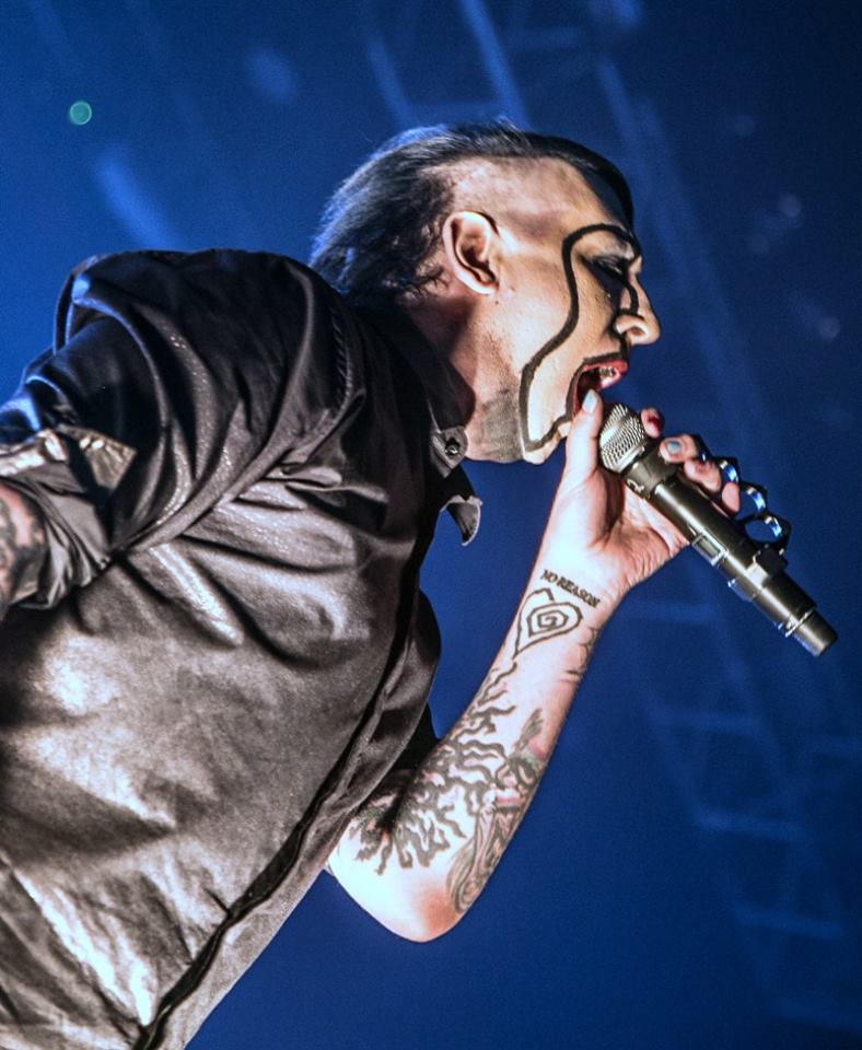 FrontRowBoston's tweet photo. For those still interested in full set recordings at Fraser, photography from your favorite local venues, in-depth profiles, and exclusive early access to concert tix...

1️⃣ Subscribe to our brand-new Newsletter (🔗👇)
2️⃣ Follow @wgbh
3️⃣ Enjoy!

https://t.co/ov6wTBqJax https://t.co/ZKAea42K3U