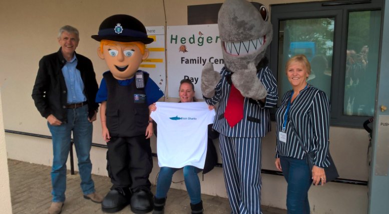 SLSEngland's tweet photo. Drive to save vulnerable #MiltonKeynes residents from jaws of loan sharks 🦈
We're working with @tvp_mk and @mkcouncil this week to raise awareness of illegal money lending in #Beanhill, #Netherfield and #Tinkersbridge 💷
More here 👉 https://t.co/S0wh5XvPPA
#StopLoanSharks https://t.co/Kw6RPHVG62
