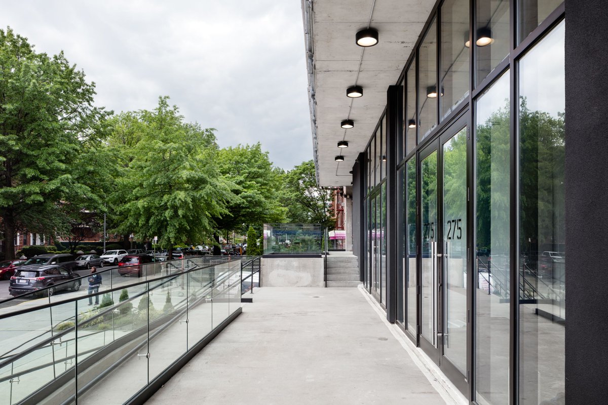 helloliving's tweet photo. The gateway to Hello Lenox accompanies the building's themes of industrial and modern, immediately noticeable as the visitor takes the first steps into the beautiful building.
#271LenoxRd #EXR #Flatbush #HelloLenox #ProspectLeffertsGardens #RealEstate #SouthBrooklyn #Chic #Doors https://t.co/mV7OFIuB35