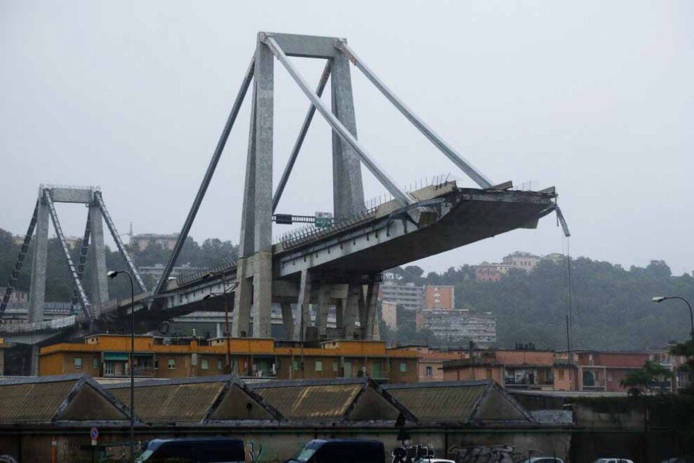 Infoaut's tweet photo. Rabbia infinita. Su #Genova e il #crollo del Ponte Morandi
https://t.co/tedqaUaM8v https://t.co/586XkrTXUE