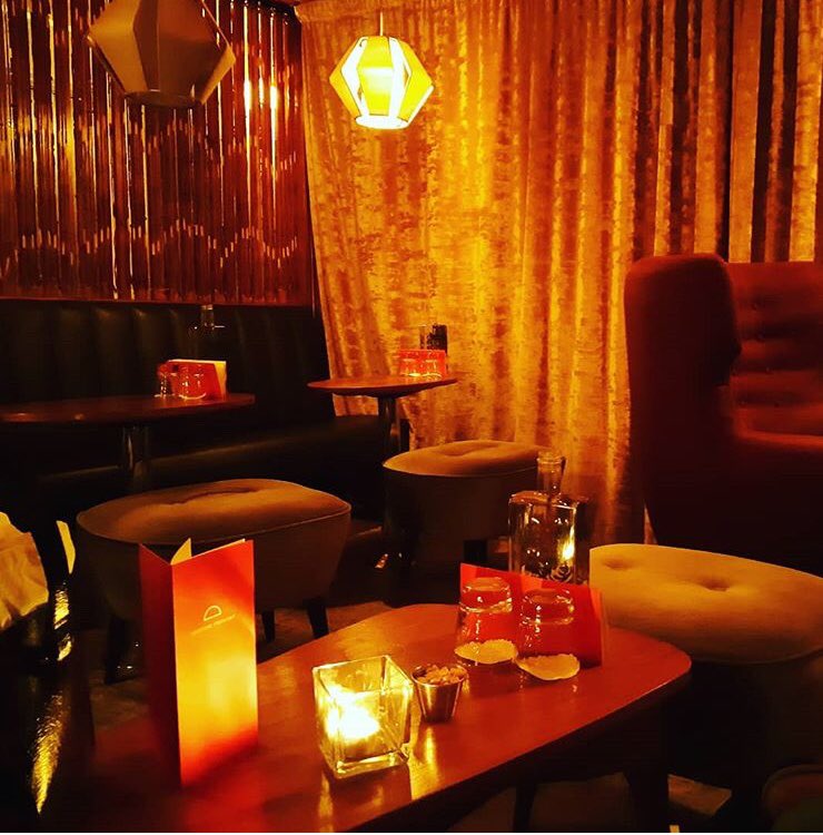 With surroundings like these why not settle in and order another round! #cocktails #keystonecrescent #spirits #london #mixilogy #thingstodoinlondon #londonbar #speakeasy #secretbar