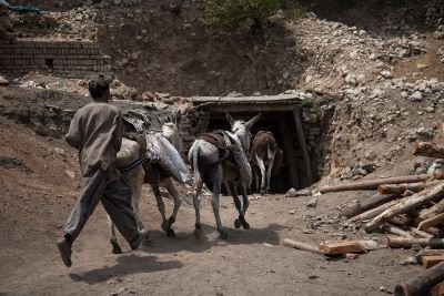 voadeewa's tweet photo. Bodies of 7 laborers are still trapped in a coalmine that collapsed in Sanjidi area near Quetta on Sunday, local coalmines association leader Bakht Nawab Yousafzai told @voadeewa. He said laborers r carrying out rescue work themselves &amp; no govt agency has offered any help so for. https://t.co/MQAJTBZbre