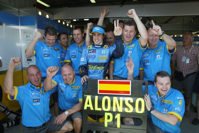 Team celebrations with Fernando in P1