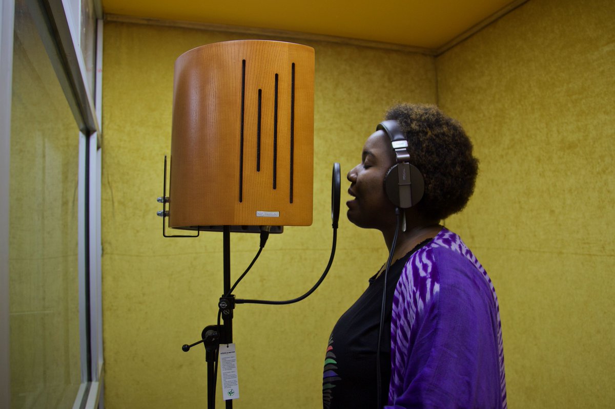 ebook From monologue to dialogue: radio