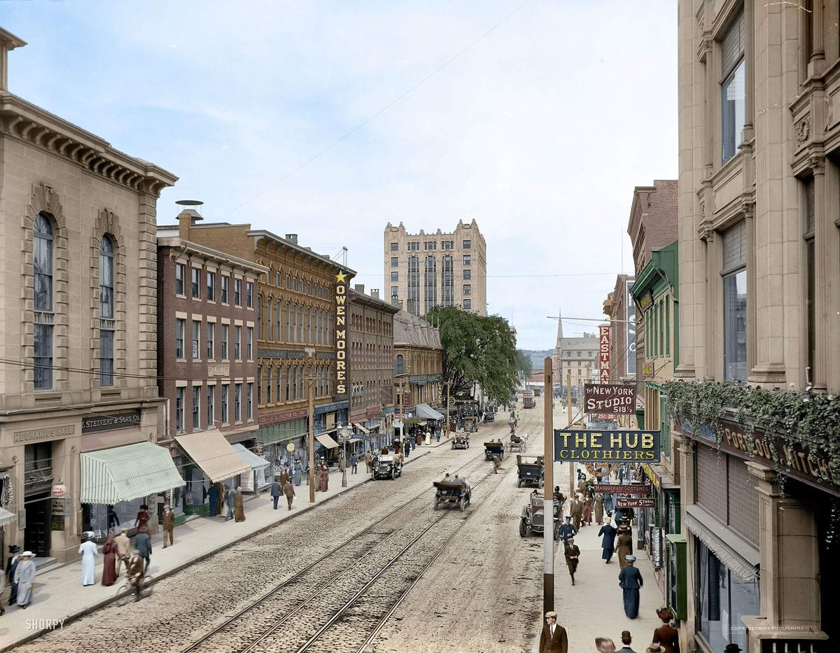 Portland, Maine, 1910, Congress Street looking North
.
.
.
#portlandmaine #visitportland #maine #antiquephotography #history #retro #oldschool #congressstreet #vintagephoto