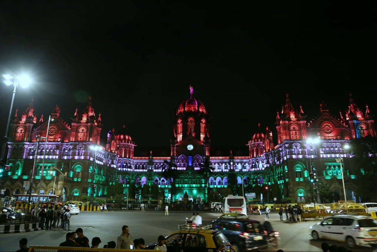 zankrut's tweet photo. Rail Bhavan in New Delhi shining bright with twinkling lights 
Iconic Railway buildings in Mumbai doning the Tricolour with the pride in the 72nd Independence Day eve.
#IndependenceDayIndia https://t.co/iZiOreQYcw