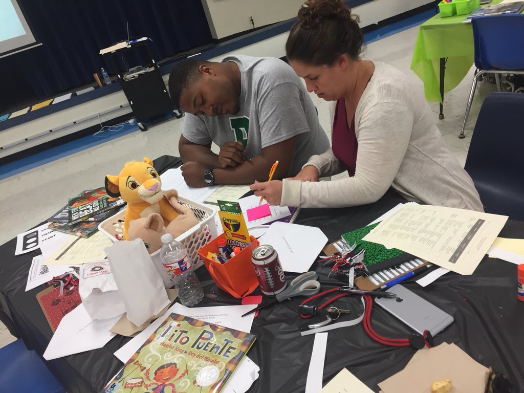 sherriguerra's tweet photo. Poetry writing is more fun with partners #pricedreamers #thinkerswrite https://t.co/sKXEObsPXZ