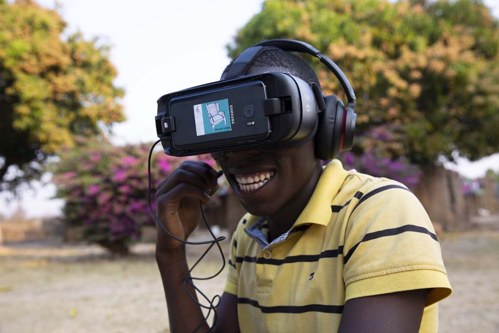 tjonge's tweet image. in Zambia werd @TheLastChairVR ook heel goed ontvangen.