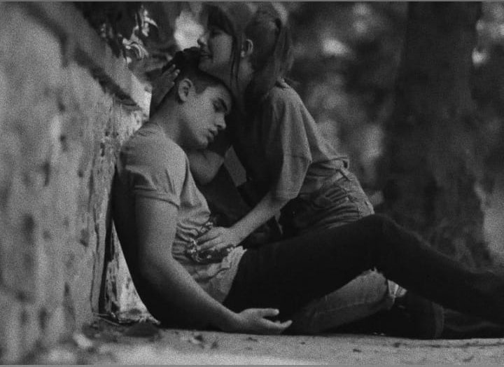 "Gitme sana muhtacım..." BirŞarkı AlYap