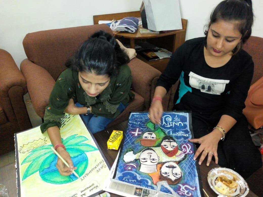 udaanutsav's tweet photo. Visual Art vertical of UDAAN successfully completed its Poster & Cartoon Making workshop. Here are some glimpses..
#VisualArt #PosterMaking #CartoonMaking #Cartoon #Udaan #Poster https://t.co/BporAnlOUg