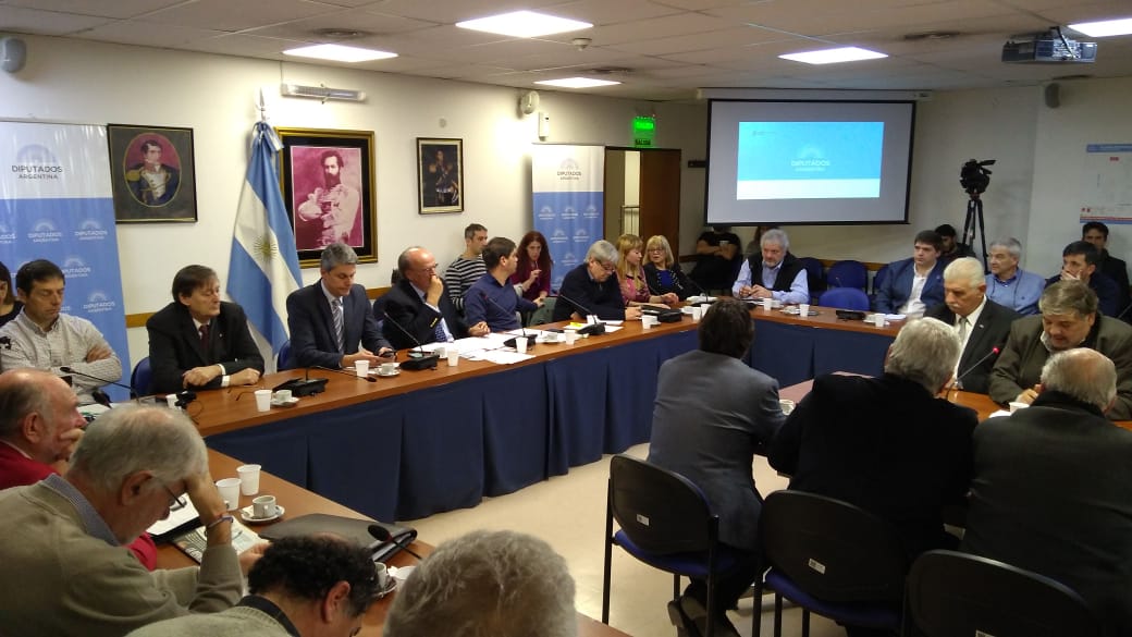 dmvasco's tweet photo. El modelo económico del gobierno destruye a la producción, y sobre todo a la producción pyme. Ahora estamos en las comisiones de Industria y Economía de @Diputadosar recibiendo a representantes de miles de pequeñas empresas de todo el país para discutir su realidad. https://t.co/7ts1pvUaib