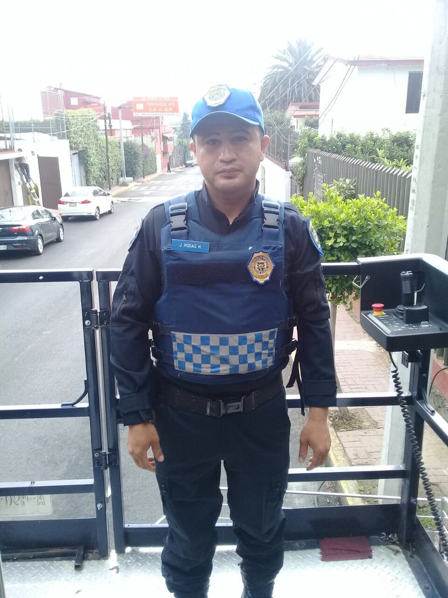 Fer_MercadoG's tweet photo. En coordinación @SSP_MContreras y @SSP_CDMX llevaron a cabo recorridos de vigilancia en diversas calles de la @DelLaMagdalenaC ¡estamos trabajando por tu seguridad, está es #LaNuevaFormadeGobernar ! https://t.co/2KH9WCOWvJ