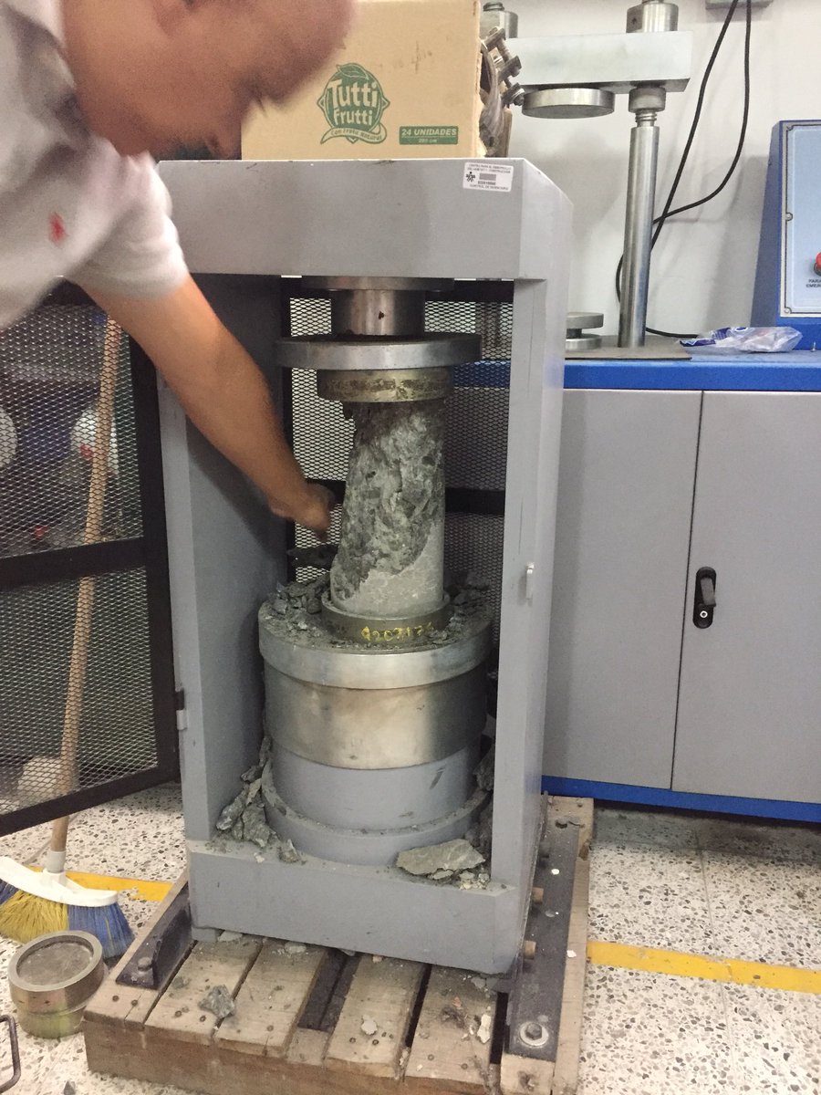 Const1S's tweet photo. Gira técnica.. técnico en construcción de edificaciones en prueba y fallo de concretos en laboratorio de concretos en el centro para el desarrollo del hábitat y la construcción .. https://t.co/1KN1LRPp8c